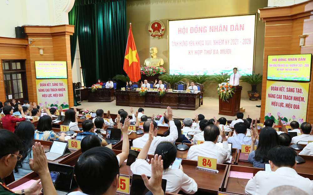   Kỳ họp thứ ba mươi HĐND tỉnh khóa XVII, nhiệm kỳ 2021 - 2026 thông qua 12 nghị quyết quan trọng