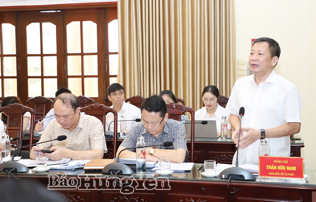 Lãnh đạo Sở Tư pháp giải đáp một số kiến nghị của các địa phương tại buổi làm việc.