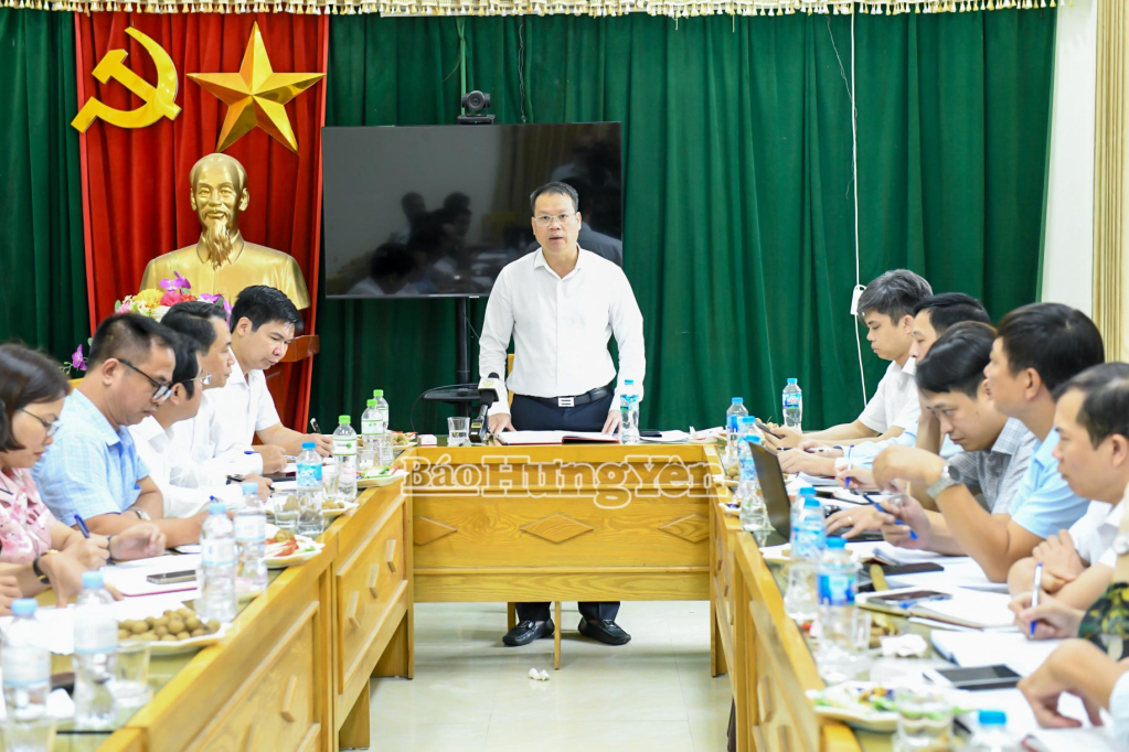   Đồng chí Phó Bí thư VV88 casino, Chủ tịch Ủy ban MTTQ Việt Nam tỉnh Nguyễn Mạnh Hùng làm việc với xã Tiên Lữ