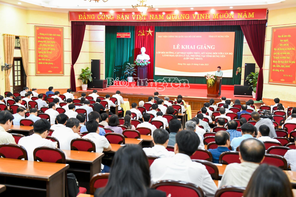 Toàn cảnh lễ khai giảng.