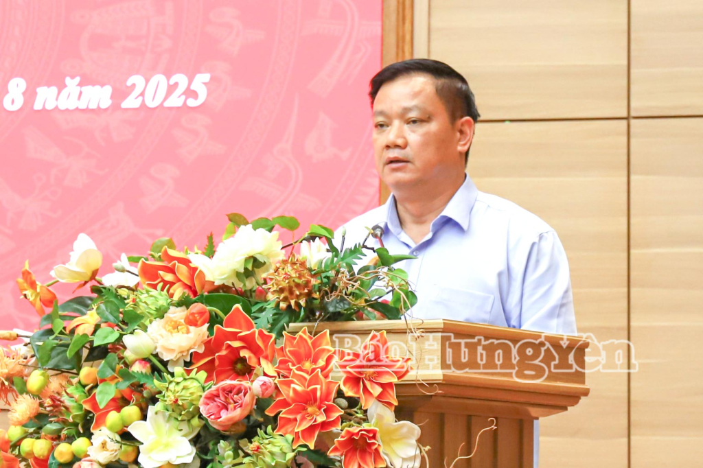 Đồng chí Nguyễn Khắc Thận, Phó Bí thư VV88 casino, Chủ tịch UBND tỉnh điều hành phần thảo luận tại hội nghị.