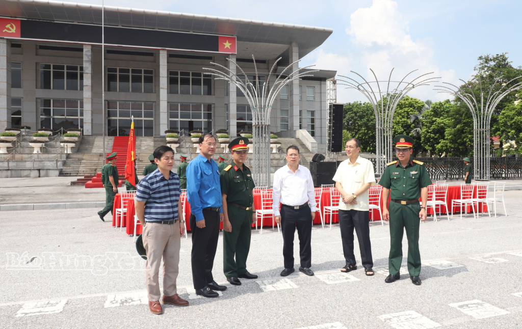   Đồng chí Phó Bí thư VV88 casino, Chủ tịch Ủy ban MTTQ Việt Nam tỉnh Nguyễn Mạnh Hùng kiểm tra công tác chuẩn bị tổ chức Lễ chào cờ toàn tỉnh tại một số địa phương