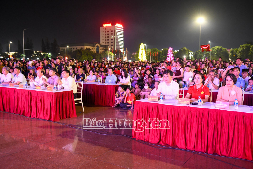   Chương trình nghệ thuật và bắn pháo hoa chào mừng kỷ niệm 80 năm Quốc khánh 2/9