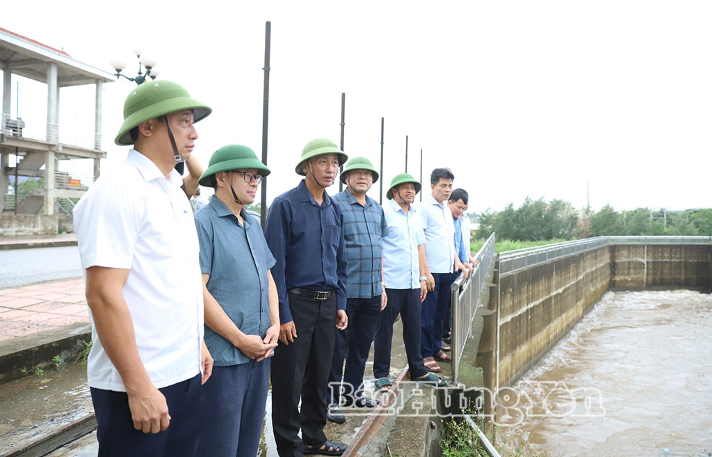   Phó Chủ tịch UBND tỉnh Nguyễn Hùng Nam kiểm tra Trạm bơm Triều Dương