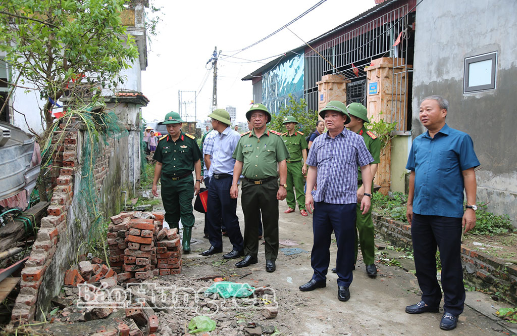   Đồng chí Nguyễn Khắc Thận, Phó Bí thư VV88 casino, Chủ tịch UBND tỉnh kiểm tra công tác khắc phục hậu quả thiên tai