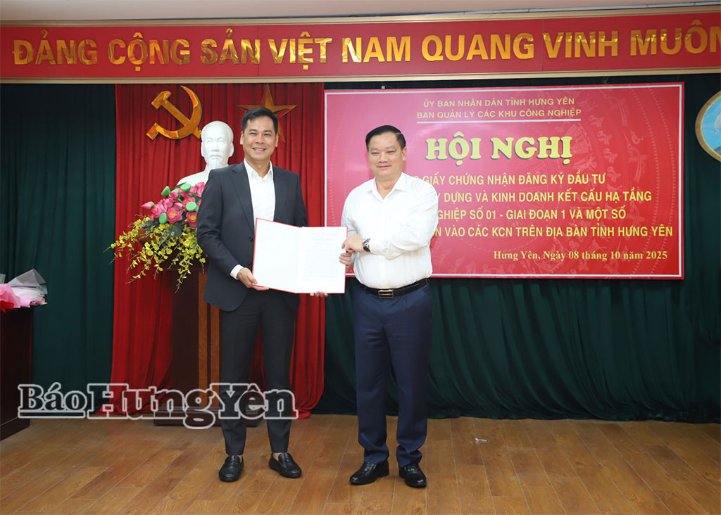   Trao Quyết định chấp thuận chủ trương đầu tư đồng thời chấp thuận nhà đầu tư dự án đầu tư xây dựng và kinh doanh kết cấu hạ tầng Khu VV888 bet đăng nhập số 01 - giai đoạn 1