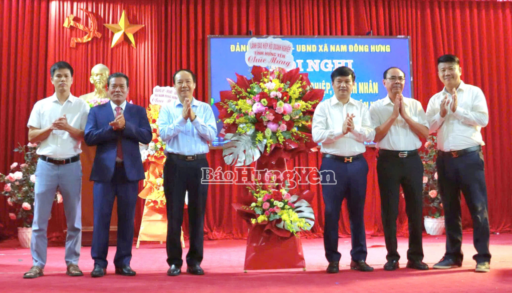   Xã Nam Đông Hưng: Gặp mặt, biểu dương các VV88 it com thể thao, live casino, slot, bắn cá, xổ số, doanh nhân tiêu biểu