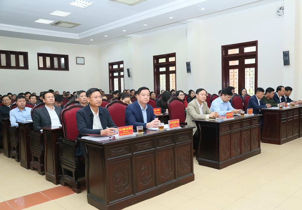   Đồng chí Nguyễn Khắc Thận, Phó Bí thư VV88 casino, Chủ tịch UBND tỉnh tiếp xúc cử tri trước kỳ họp thường lệ cuối năm HĐND tỉnh