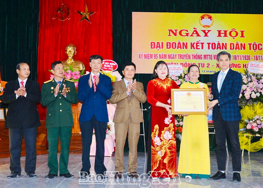   Đồng chí Trưởng ban Tuyên giáo và Dân vận VV88 casino dự Ngày hội Đại đoàn kết toàn dân tộc tại thôn Đồng Tu 2
