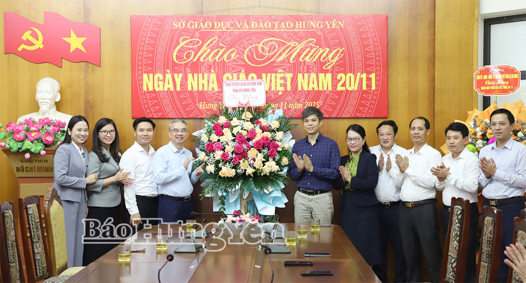   Đồng chí Trưởng ban Tuyên giáo và Dân vận VV88 casino chúc mừng Ngày Nhà giáo Việt Nam 20/11