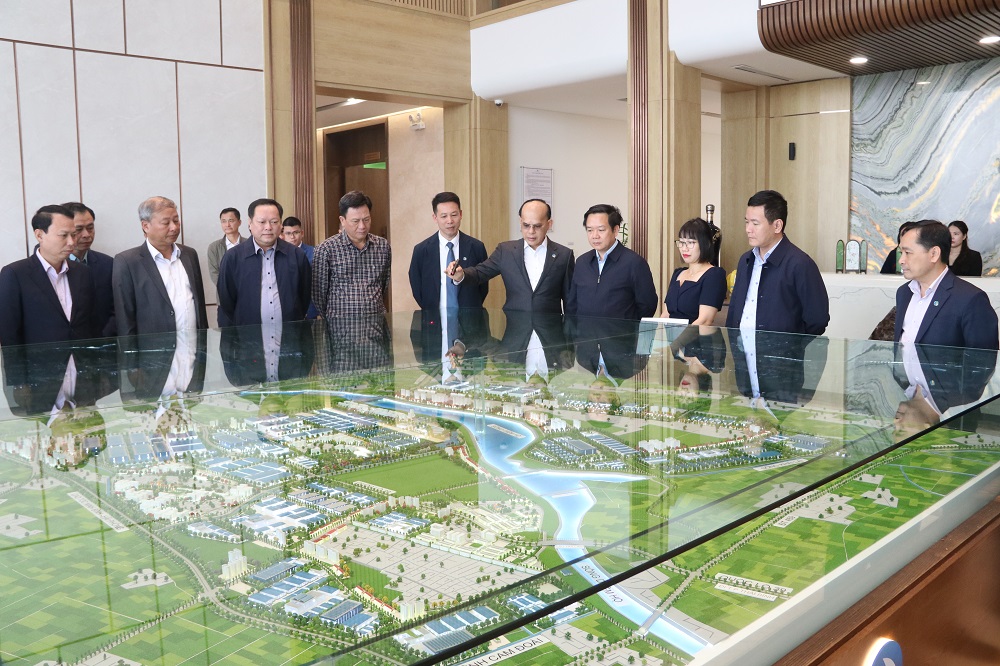   Đồng chí Phó Bí thư VV88 casino, Chủ tịch UBND tỉnh Phạm Quang Ngọc làm việc với nhà đầu tư hạ tầng Khu Công nghiệp Liên Hà Thái