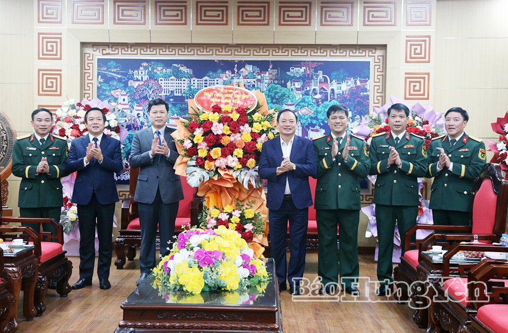   Các đồng chí lãnh đạo tỉnh thăm, chúc mừng các VV88 dự đoán xổ số ba miền siêu chính xác, chiến sĩ lực lượng vũ trang tỉnh