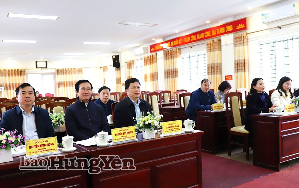   Thực hiện quy trình giới thiệu và lấy ý kiến cử tri nơi công tác với người ứng cử đại biểu HĐND tỉnh khóa XVIII