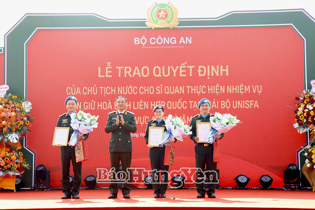 Trao quyết định của Chủ tịch nước cho sĩ quan thực hiện nhiệm vụ gìn giữ hòa bình Liên hợp quốc tại Phái bộ UNISFA (khu vực ABYEI) năm 2026.