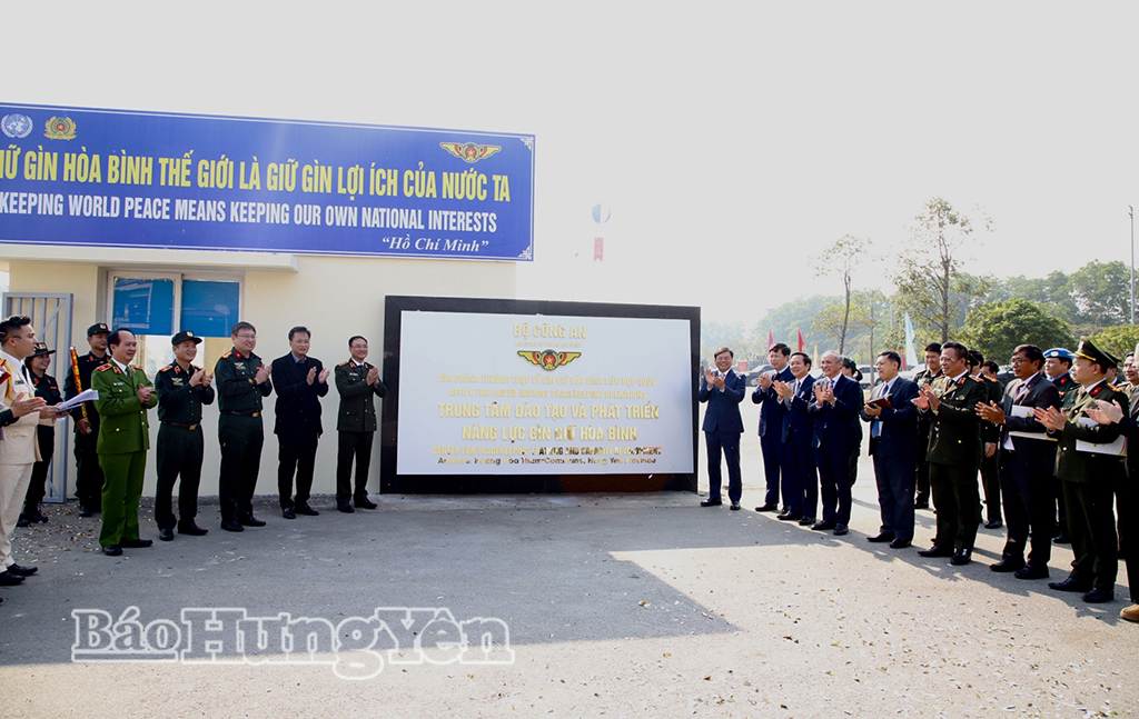   Bàn giao và tiếp nhận trụ sở để xây dựng Trung tâm Đào tạo và Phát triển năng lực gìn giữ hoà bình