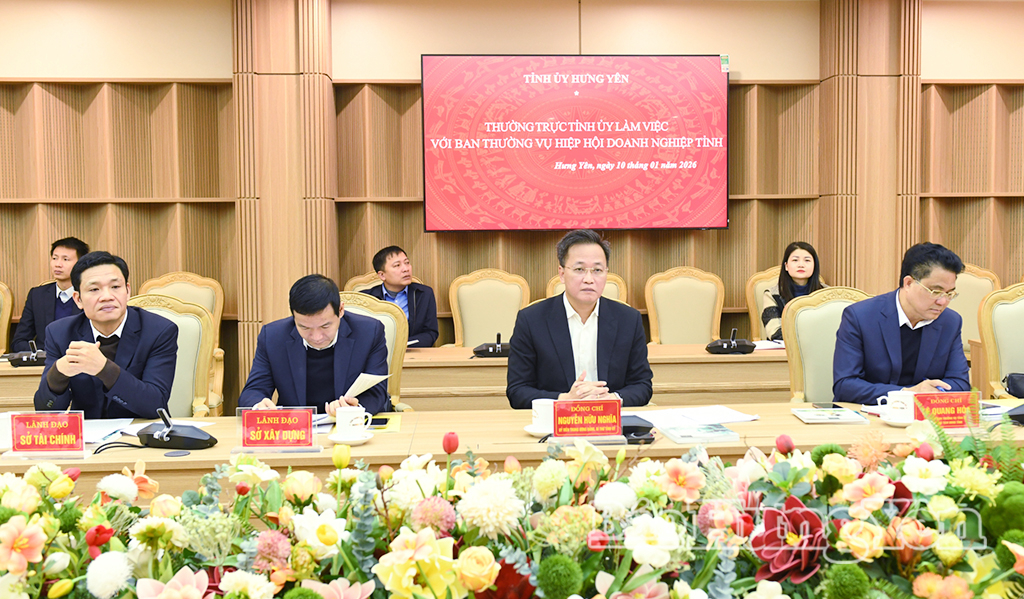 Đồng chí Bí thư VV88 casino Nguyễn Hữu Nghĩa cùng lãnh đạo UBND tỉnh, các sở, ngành làm việc với Hiệp hội Doanh nghiệp tỉnh.