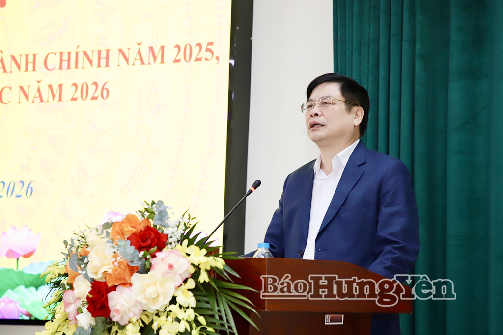 Đồng chí Phạm Văn Nghiêm, Phó Chủ tịch UBND tỉnh phát biểu tại hội nghị. 