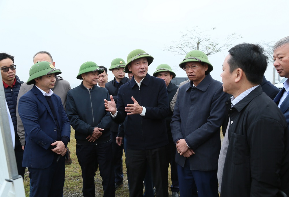   Đồng chí Phó Chủ tịch UBND tỉnh Nguyễn Hùng Nam kiểm tra tiến độ thực hiện Nhà máy đốt chất thải rắn phát điện công nghệ hiện đại