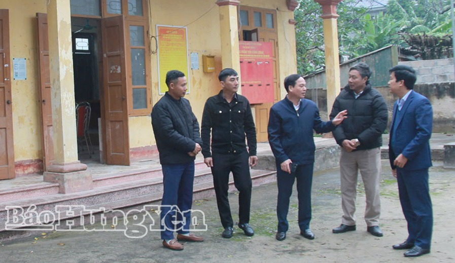 Đoàn kiểm tra thực tế tại tổ dân phố Kệ Châu 1, phường Sơn Nam.