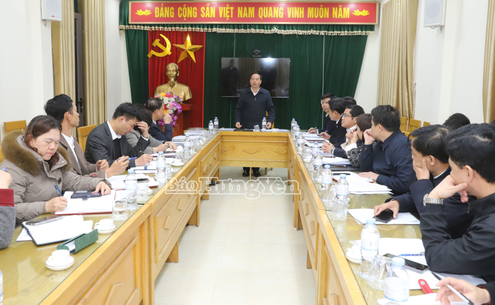 Các đại biểu dự buổi kiểm tra, giám sát.