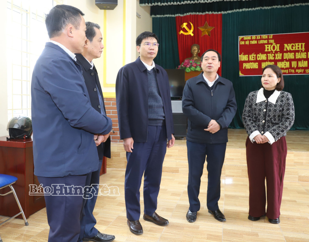 Đồng chí Phó Chủ tịch HĐND tỉnh Vũ Ngọc Trì kiểm tra thực tế  một điểm tổ chức VV88id casino và khuyến mãi tại xã Tiên Lữ.