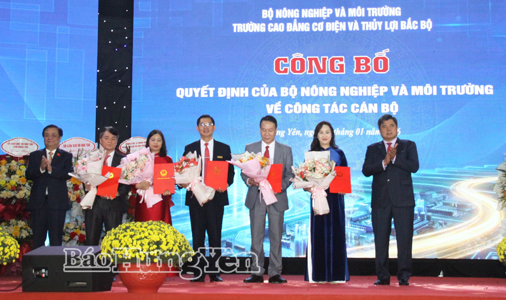   Công bố quyết định sáp nhập trường và đổi tên thành Trường Cao đẳng Cơ điện và Thủy lợi Bắc Bộ