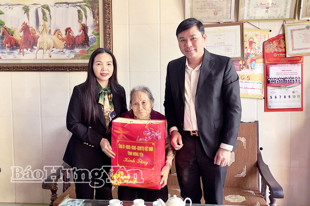   Tặng quà Tết tại các địa phương