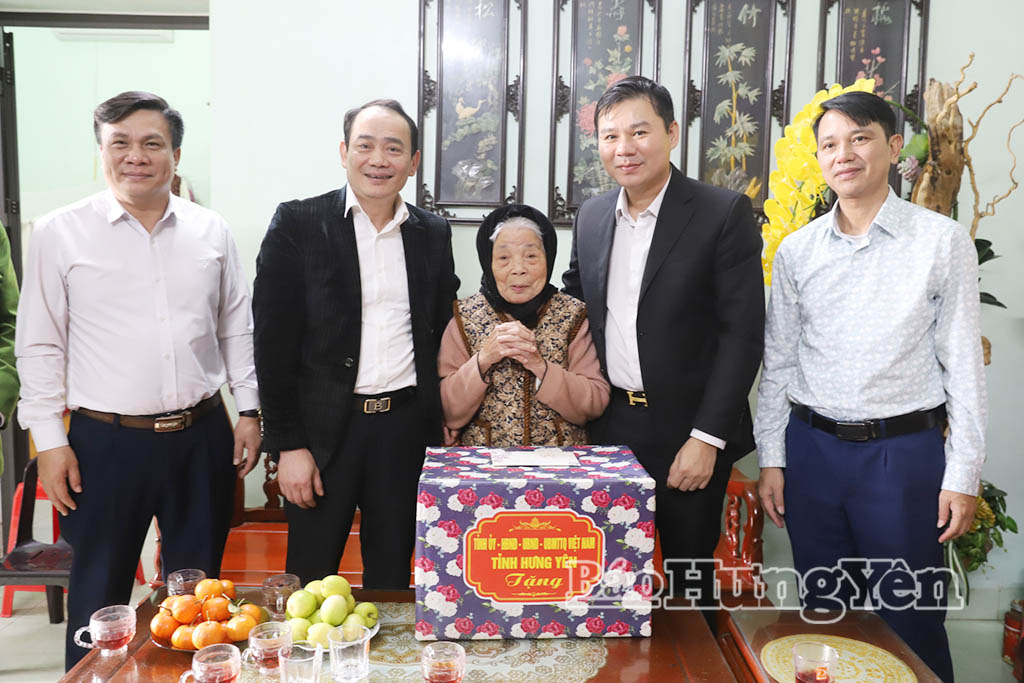   Trao tặng quà Tết tại các địa phương