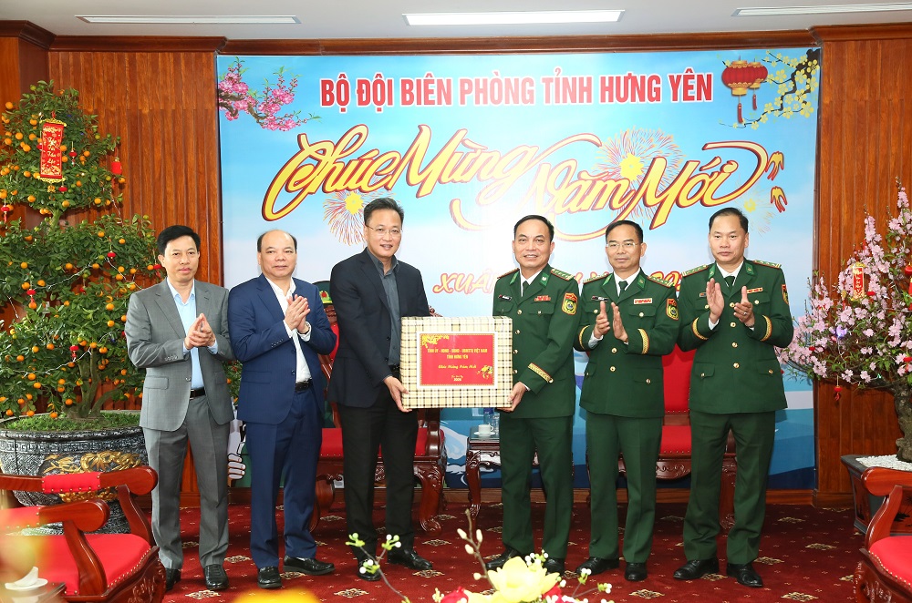   Đồng chí Bí thư VV88 casino kiểm tra tình hình an ninh trật tự, chúc Tết một số đơn vị