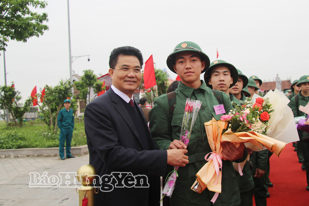   Điểm giao nhận quân số 05 - Ban Chỉ huy Phòng thủ khu vực 2 Hưng Hà bàn giao 653 công dân cho các đơn vị