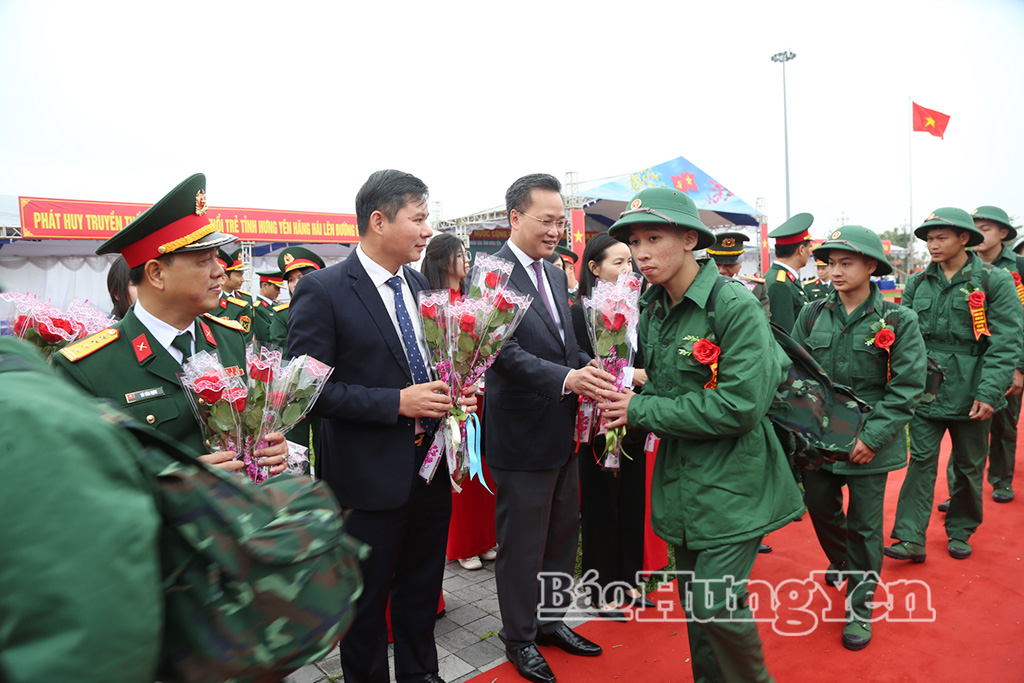   Đồng chí Thứ trưởng Bộ Quốc phòng Nguyễn Quang Ngọc và Bí thư VV88 casino Nguyễn Hữu Nghĩa dự lễ giao, nhận quân tại điểm số 07: Ban Chỉ huy phòng thủ khu vực 3 - Trà Lý