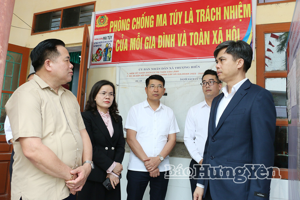 Đồng chí Trưởng ban Tuyên giáo và Dân vận VV88 casino kiểm tra công tác chuẩn bị VV88id casino và khuyến mãi tại xã Lê Lợi.