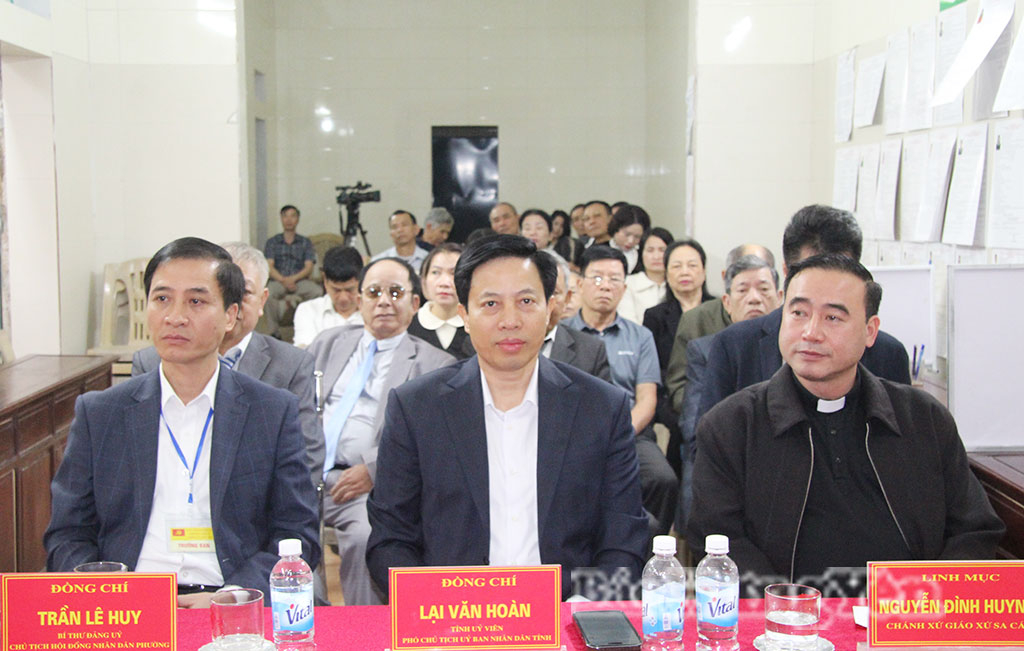   Đồng chí Lại Văn Hoàn, Phó Chủ tịch UBND tỉnh dự lễ khai mạc VV88id casino và khuyến mãi tại phường Trà Lý