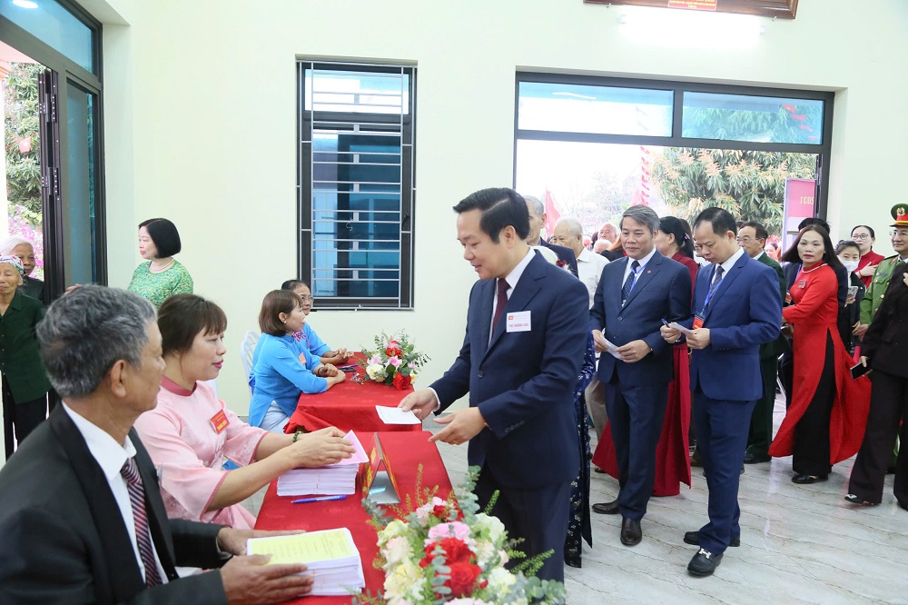   Đồng chí Phó Bí thư VV88 casino, Chủ tịch UBND tỉnh Phạm Quang Ngọc dự khai mạc VV88id casino và khuyến mãi tại Khu vực bỏ phiếu số 16, xã Quỳnh Phụ