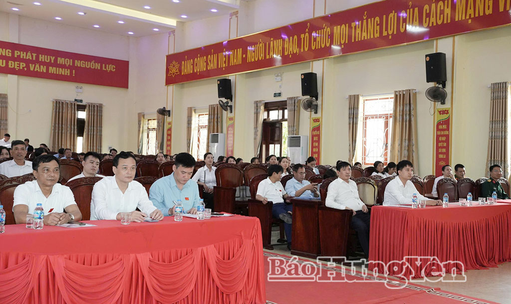   HĐND xã Hồng Quang xem xét, thông qua 504 nghị quyết