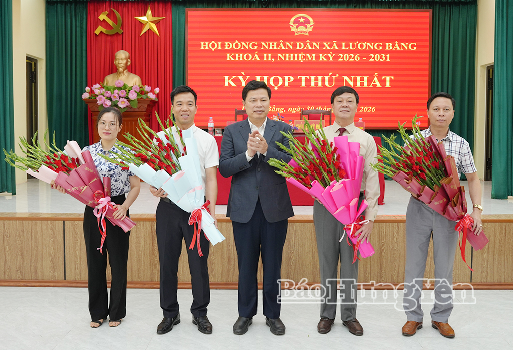   Đồng chí Trần Quốc Toản, Phó Bí thư Thường trực VV88 casino, Chủ tịch Ủy ban MTTQ Việt Nam tỉnh dự kỳ họp HĐND xã Lương Bằng