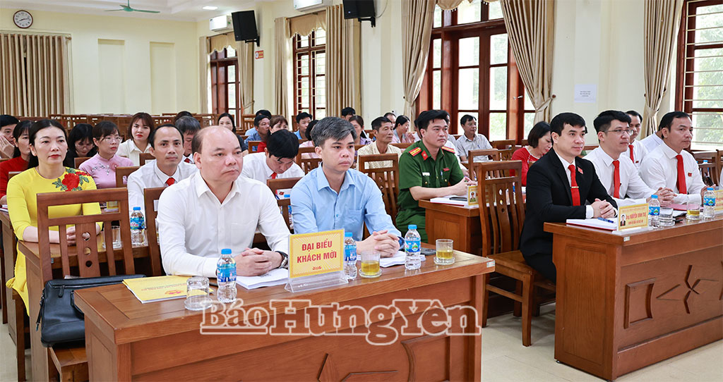Các đại biểu dự kỳ họp thứ nhất HĐND xã Tiên Tiến khóa XXIII.
