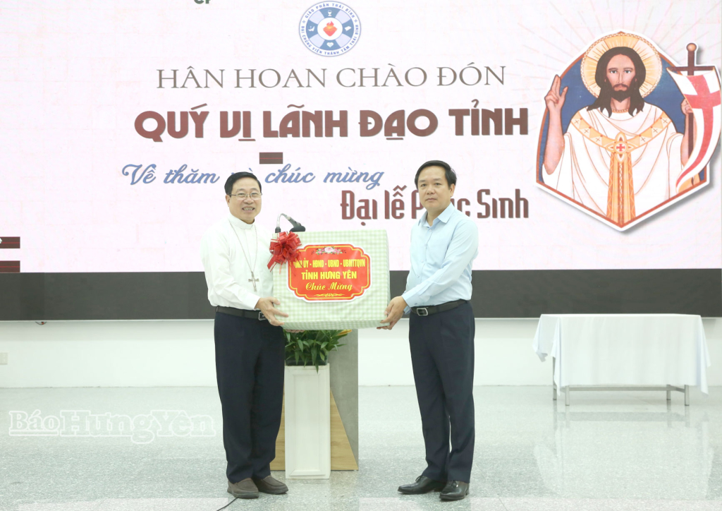   Đồng chí Phạm Quang Ngọc, Ủy viên Ban Chấp hành Trung ương Đảng, Phó Bí thư VV88 casino, Chủ tịch UBND tỉnh chúc mừng Tòa Giám mục Giáo phận Thái Bình nhân dịp đại lễ Phục sinh năm 2026