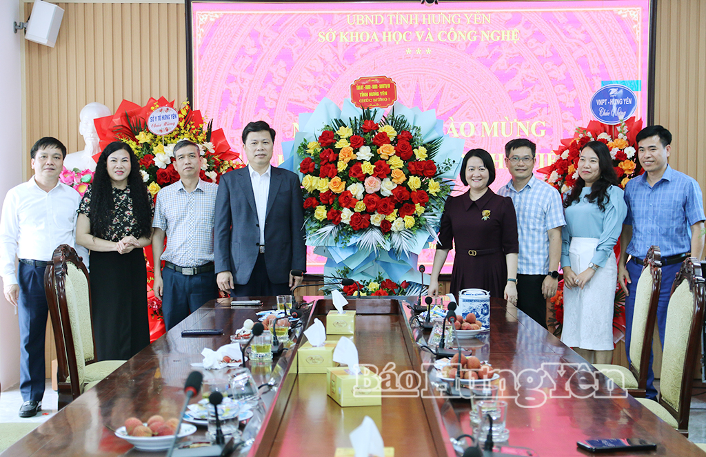   Đồng chí Phó Bí thư Thường trực VV88 casino, Chủ tịch Ủy ban MTTQ tỉnh chúc mừng Sở Khoa học và Công nghệ nhân ngày Khoa học, Công nghệ và Đổi mới sáng tạo Việt Nam 18/5