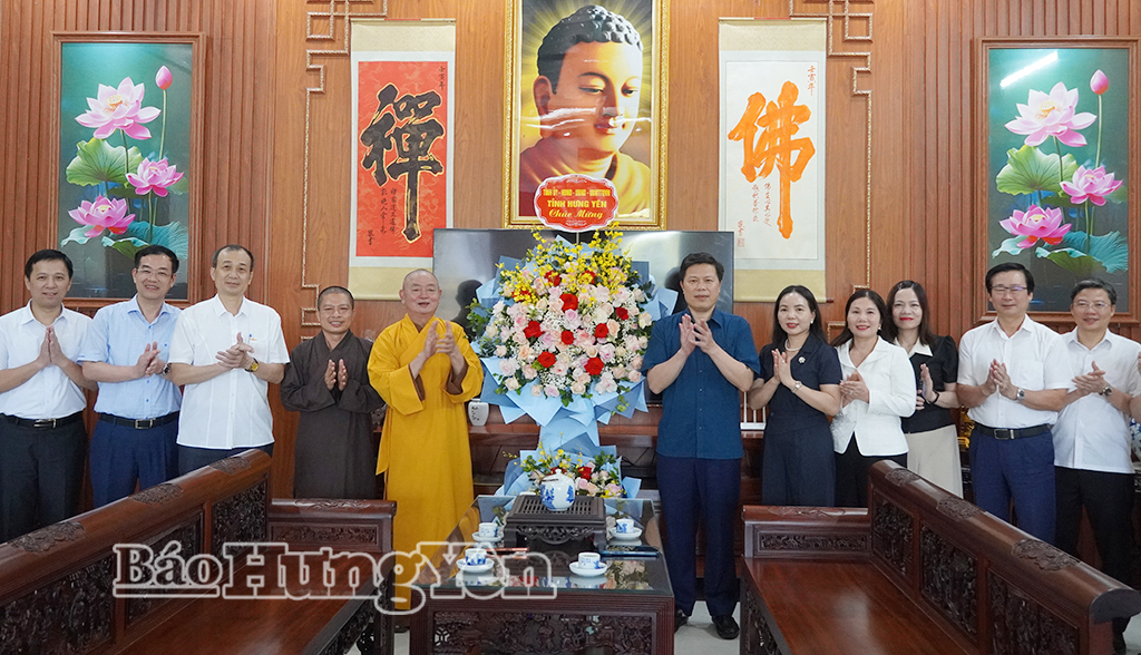   Đồng chí Trần Quốc Toản, Phó Bí thư Thường trực VV88 casino, Chủ tịch Ủy ban MTTQ Việt Nam tỉnh thăm, chúc mừng chức sắc Phật giáo tại chùa Phúc Minh nhân dịp Đại lễ Phật đản Phật lịch 2570 - dương lịch 2026