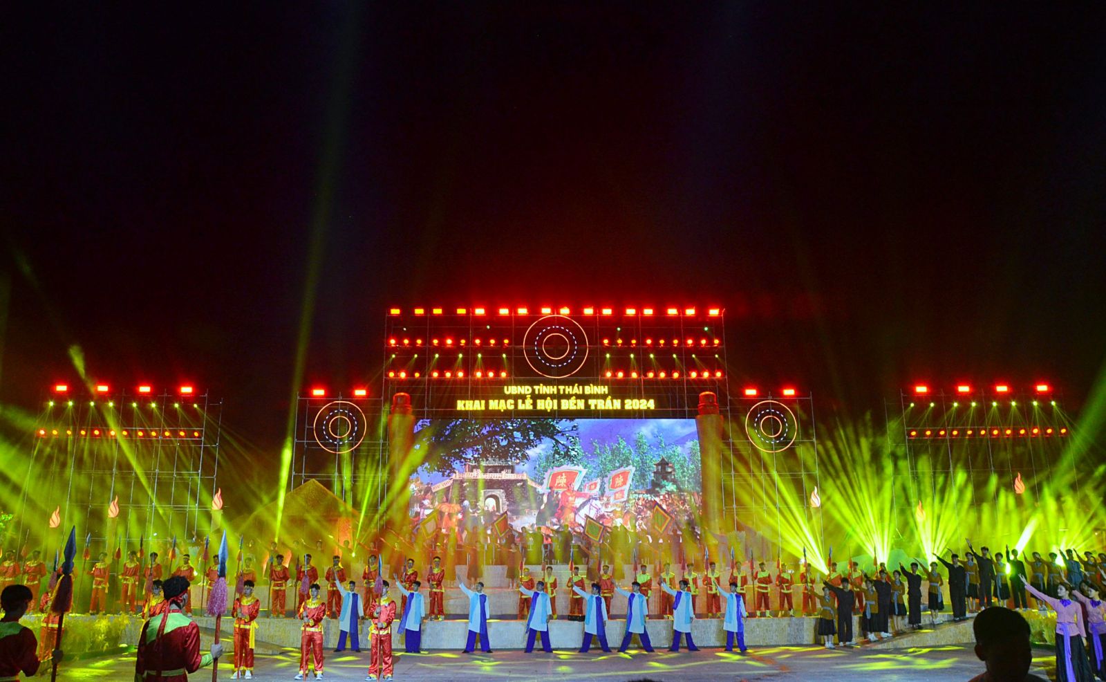   Đầu Xuân trẩy hội Đền Trần Thái Bình