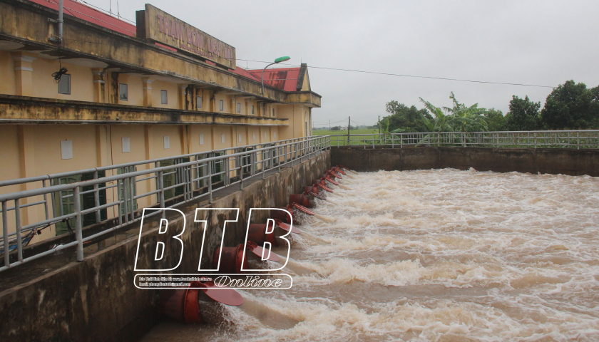   Vận hành 19/23 trạm bơm tiêu qua đê