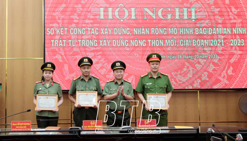   Khen thưởng điển hình bảo đảm an ninh trật tự trong xây dựng nông thôn mới