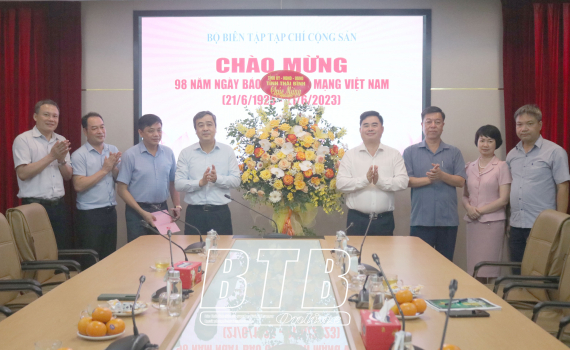   Các đồng chí lãnh đạo VV88 casino, HĐND, UBND tỉnh: Chúc mừng các cơ quan thông tấn, báo chí trung ương