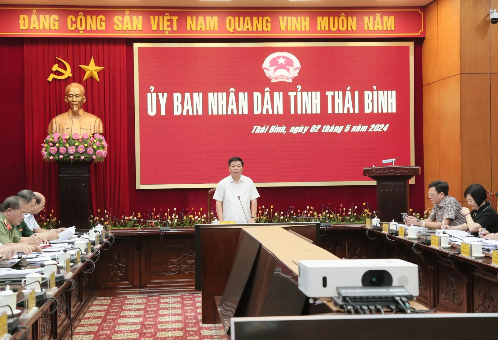  UBND tỉnh: Họp nghe và cho ý kiến một số nội dung quan trọng