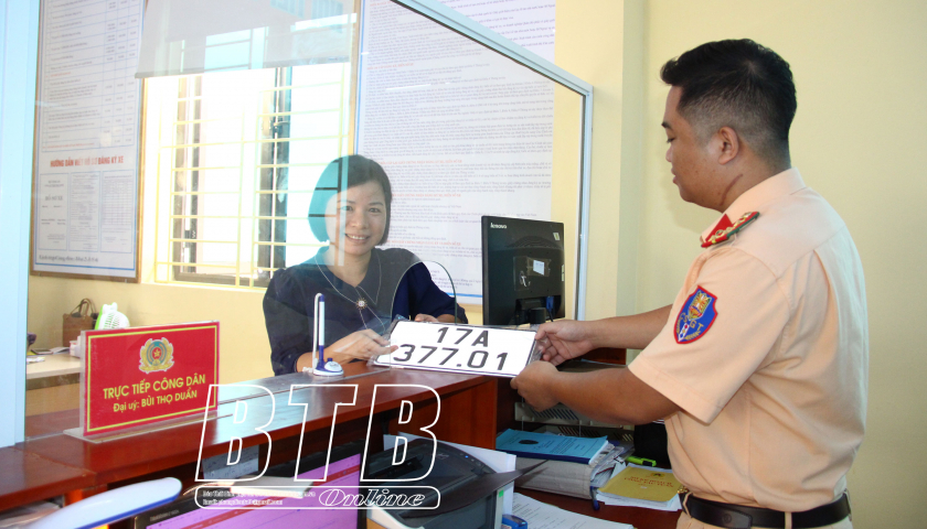   Thực hiện lời Bác dạy: Công an cách mạng vì nhân dân phục vụ