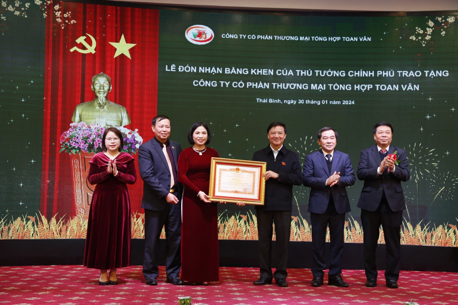   Công ty Cổ phần Thương mại tổng hợp Toan Vân kỷ niệm 30 năm thành lập