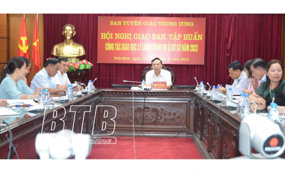   Đổi mới phương pháp phổ biến, bồi dưỡng, cập nhật kiến thức lý luận chính trị