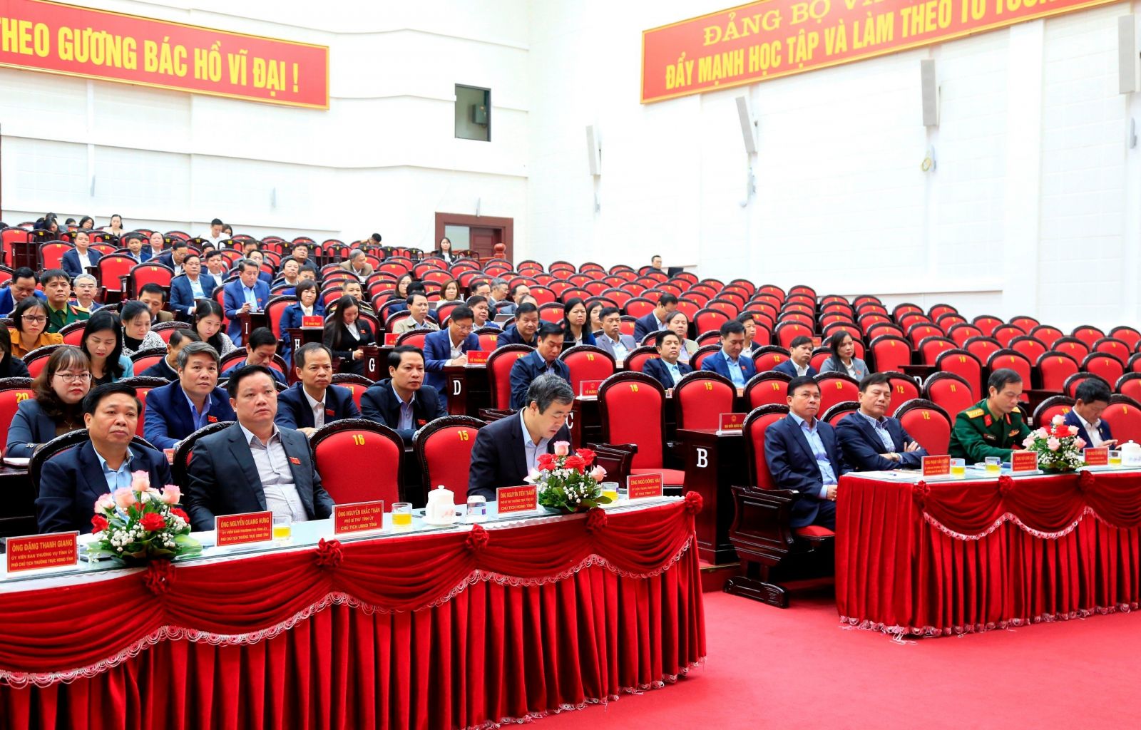   Công bố kết quả lấy phiếu tín nhiệm đối với 26 người giữ chức vụ do HĐND tỉnh khóa XVII, nhiệm kỳ 2021 – 2026 bầu