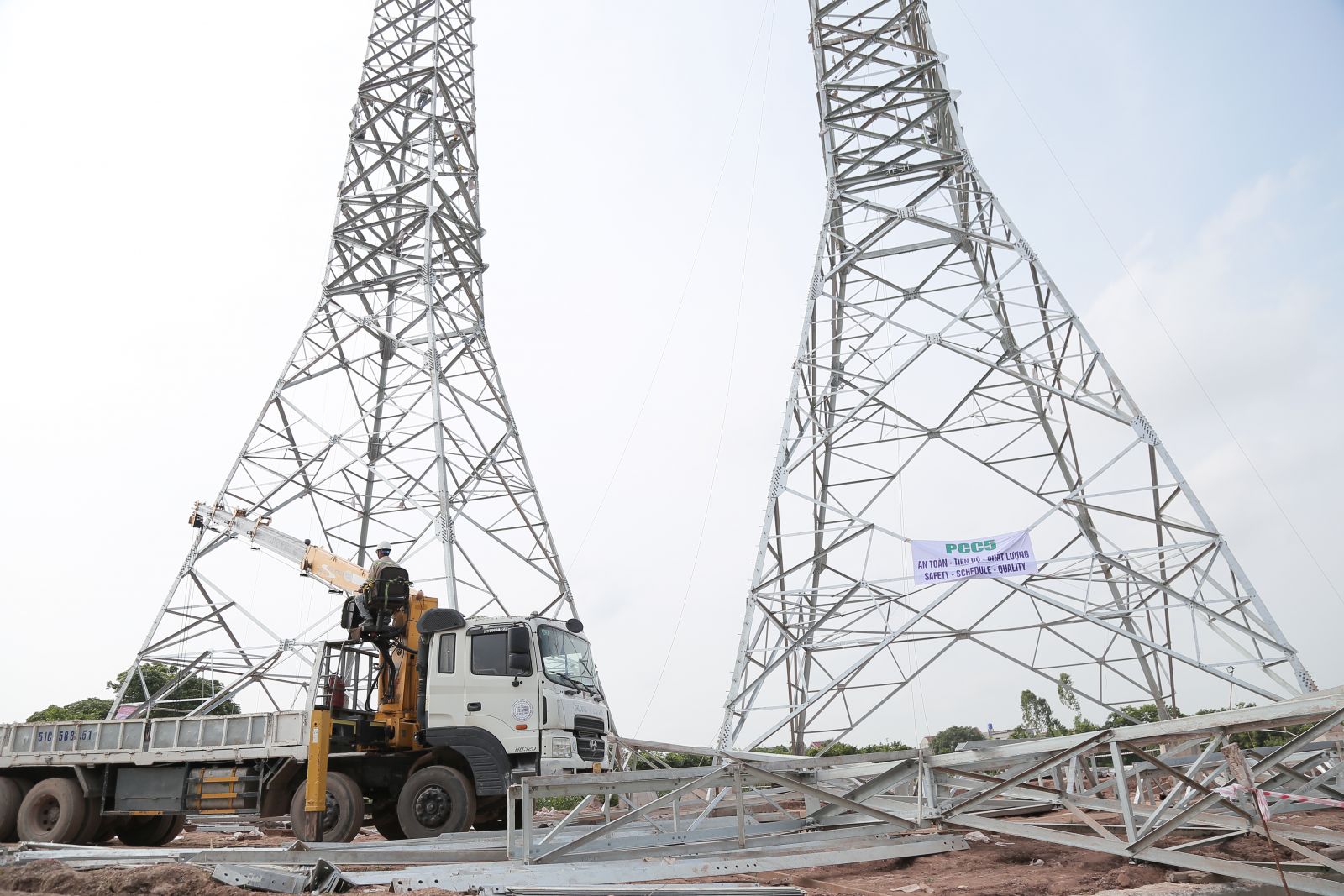   Bảo đảm hậu cần và tăng cường hỗ trợ thi công công trình đường dây 500kV mạch 3